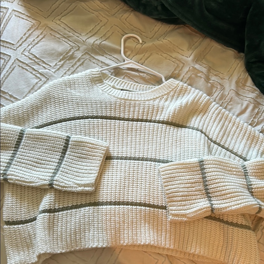 Moon & Madison Cream and Gray Ribbed Crew Neck Sweater